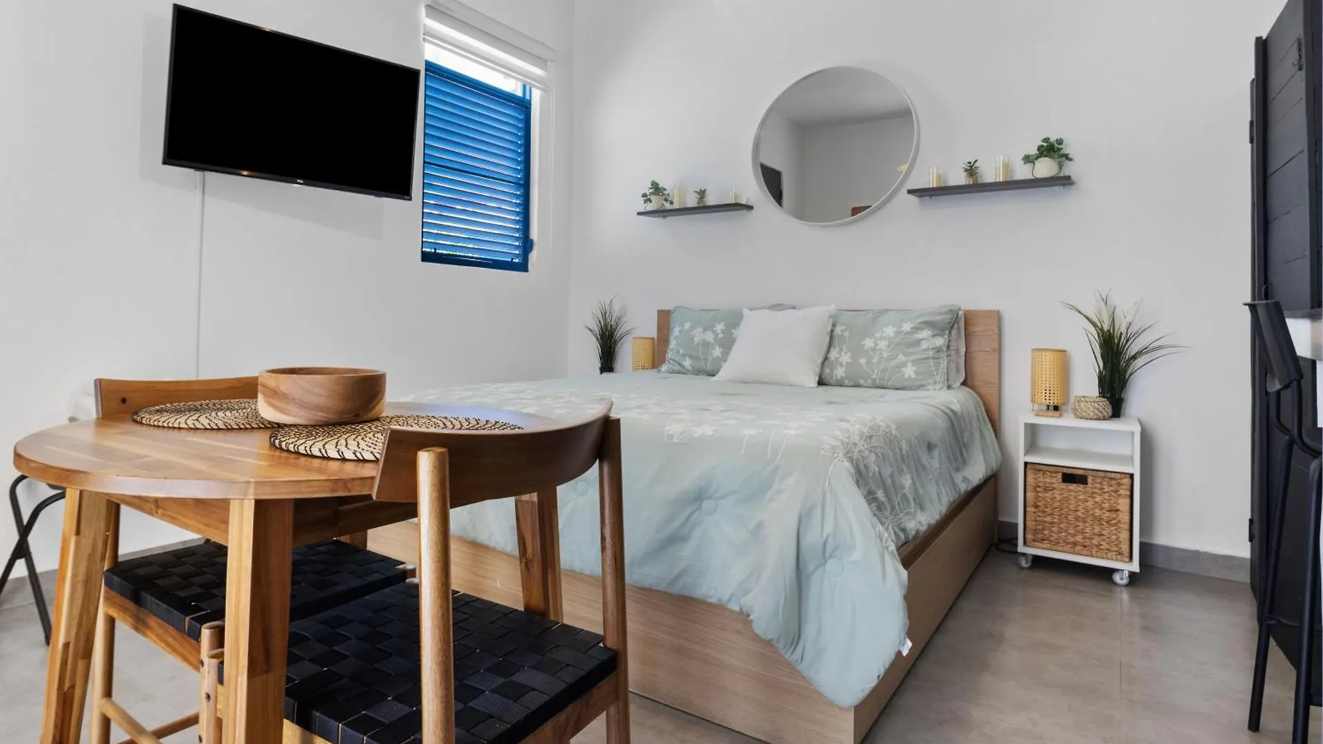 Elegant Studio With Balcony Private - Self Check In - Mm1 سان خوان شقة