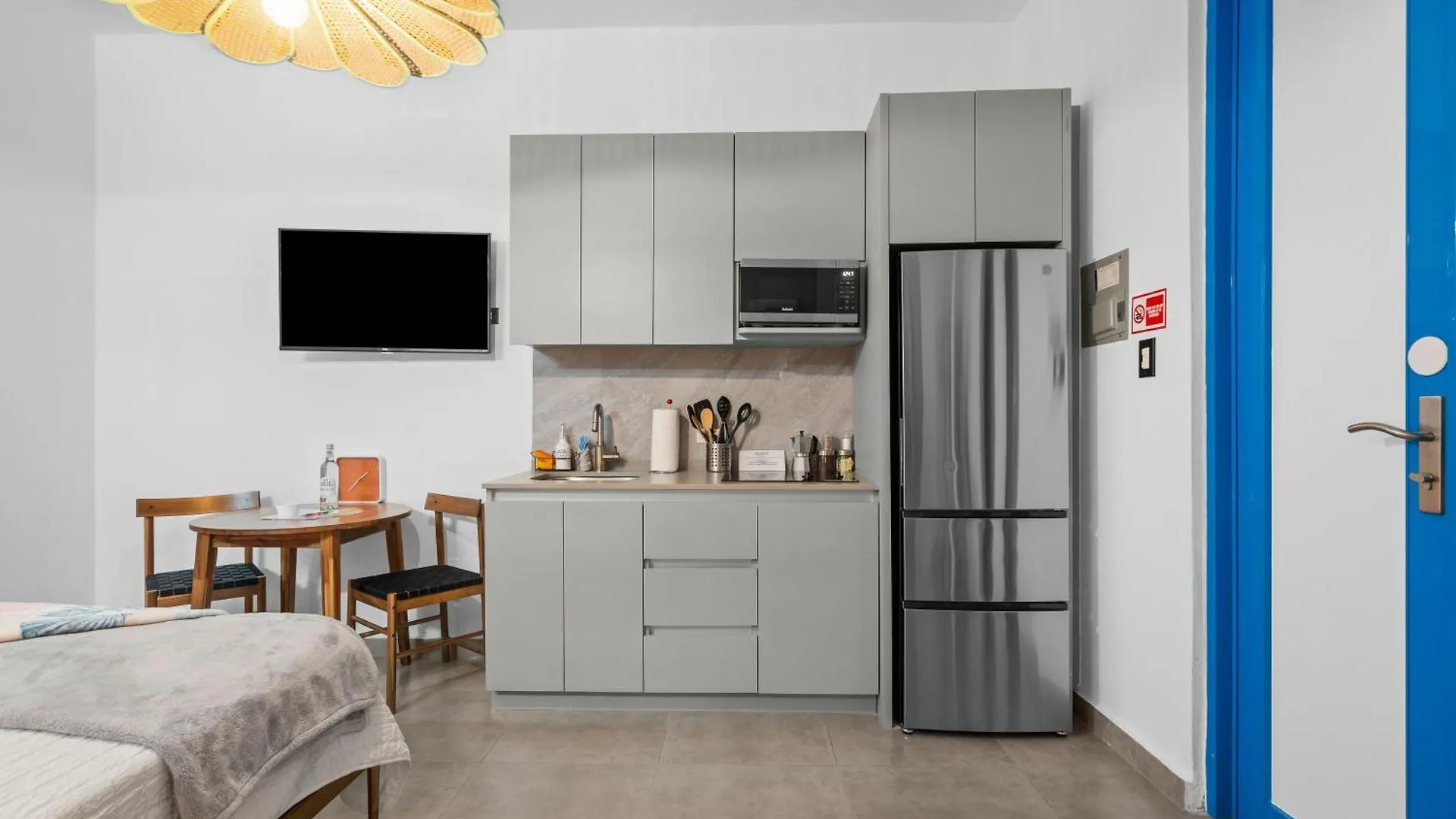 شقة Elegant Studio With Balcony Private - Self Check In - Mm1 سان خوان