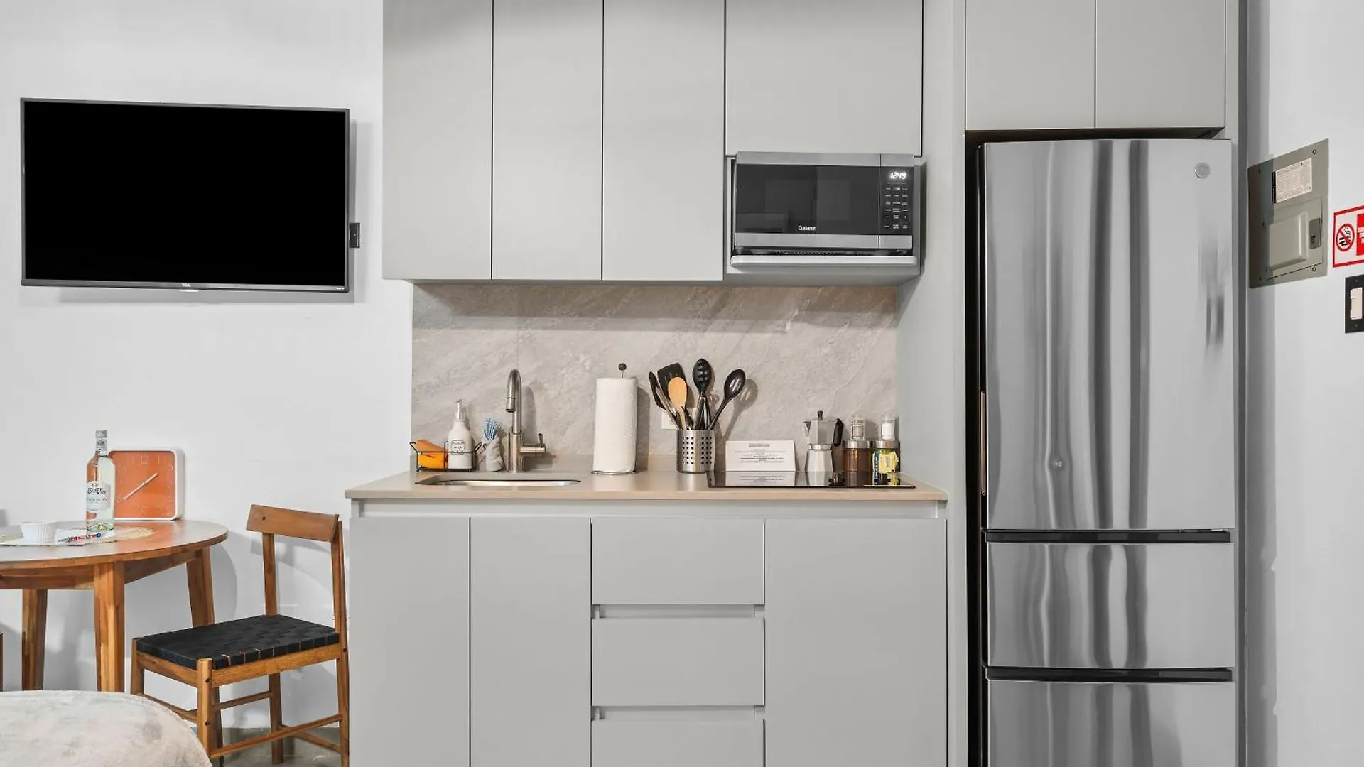 Elegant Studio With Balcony Private - Self Check In - Mm1 Сан-Хуан